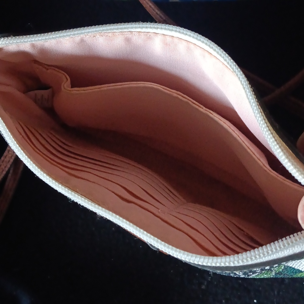 Liz Claiborne clutch - Picture 4 of 4